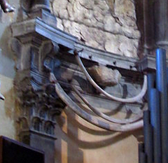 Ossa di drago nella chiesa di San Donato a Murano. Foto di Lacey Jo